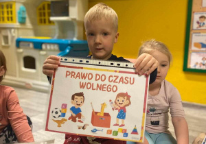 Na zdjęciu Lew prezentujący prawo do czasu wolnego