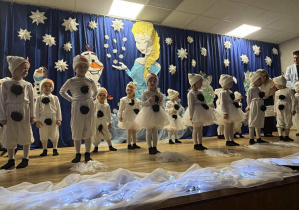 Piosenka o bałwankach w wykonaniu dzieci z grupy I