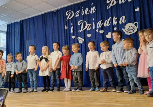 Dzieci z grupy I śpiewają piosenkę "To dla Ciebie..."