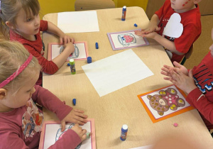 Walentynki z plastelinki - praca plastyczna dzieci z grupy I