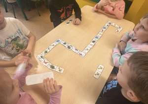 Domino z dinozaurami